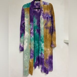 Kimono style tye-dye long cover up. Has pockets, size XL